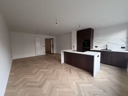 appartement te koop in merksem met 2 slaapkamers