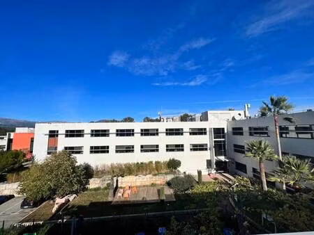 location bureaux 77 m²