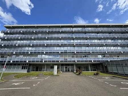 location bureaux 70 m² à 6 005 m²