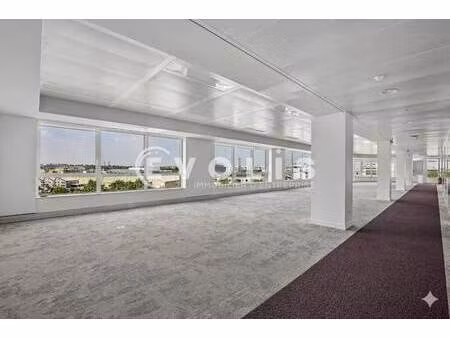 location bureaux 681 m²