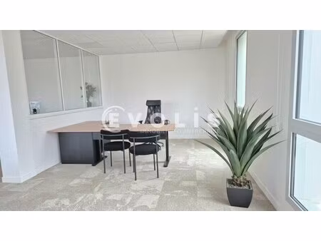 location bureaux 25 m² à 4 272 m²