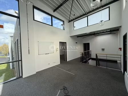 location local d’activités brie comte robert 77170 371m²