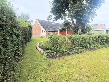 maison de village à boussières-sur-sambre (59330)