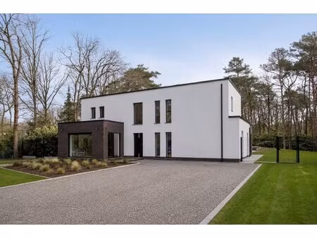 riante villa met bijgebouw op uniek perceel