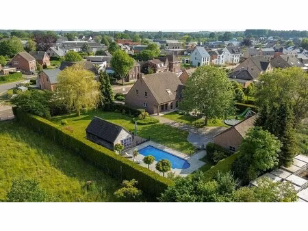 prachtige ruime villa met naastliggende bouwgrond!