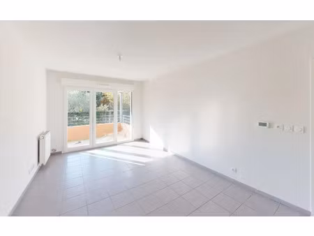 location appartement  m² t-2 à la salvetat-saint-gilles  583 €