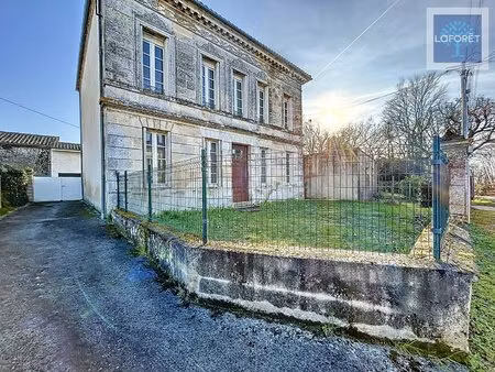 maison de charme en pierre et ses dépendances.