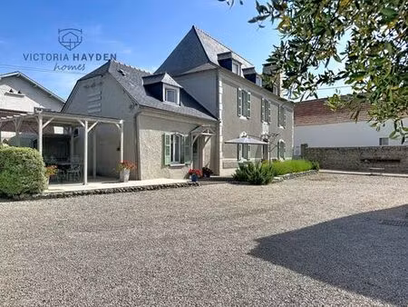 maison de luxe 4 chambres en vente à nay  nouvelle-aquitaine