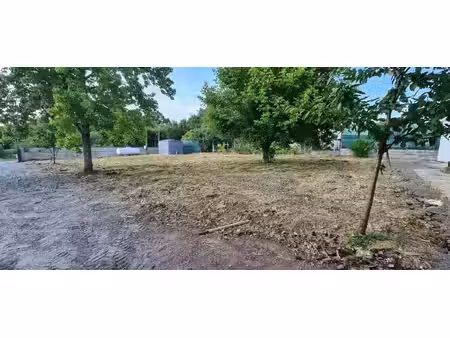 terrain constructible viabilisé libre de constructeur à prignac et marcamps