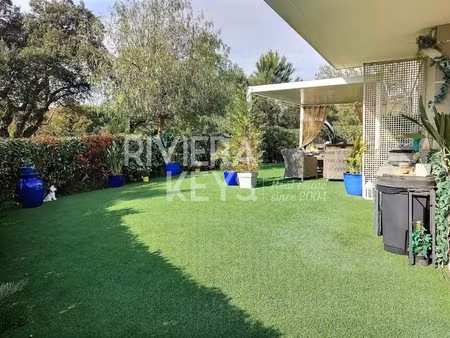 puget-sur-argens : appartement 3 pièces en rez-de-jardin  vue lac  piscine et jardin