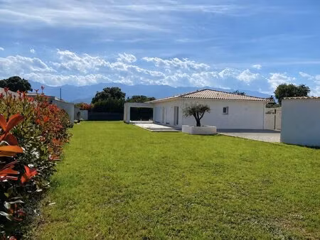 villa récente 4 chambres avec piscine et vue montagnes