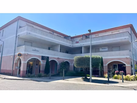 vente commerce 3 pièces 81 m² bouc-bel-air (13320)