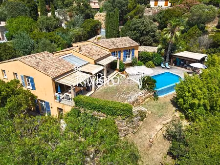exclusivite riviera immobilier - propriété avec piscine à débordement et vue mer