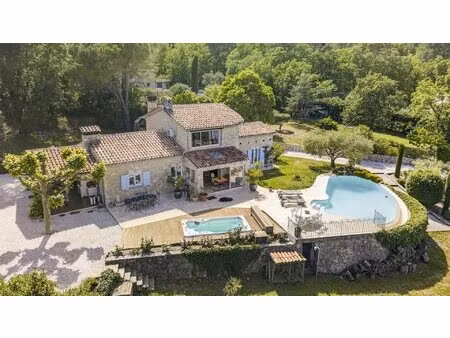 magnifique propriété en pierre avec vue panoramique et install