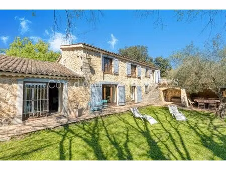 mas provençal rénové en pierre avec piscine et jardin paysager 