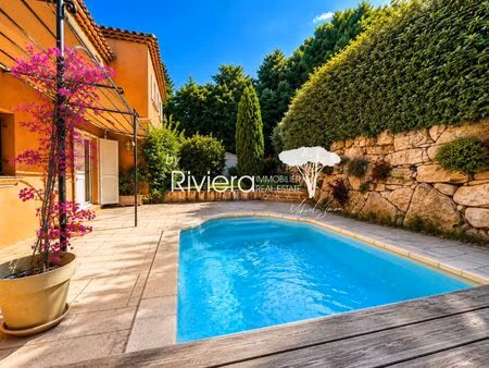 cavalaire dans domaine privé - villa 4 chambres avec piscine et garage.