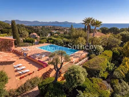 villa provençale vue mer : terrain 1 500 m² avec piscine  secteu