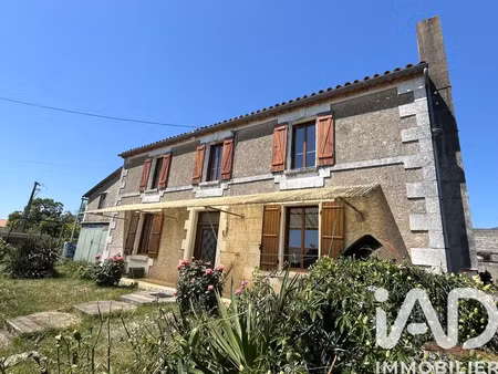 maison de campagne à lussac (16450)