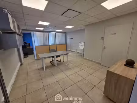 vente commerce 1 pièce 49 m² blanquefort (33290)