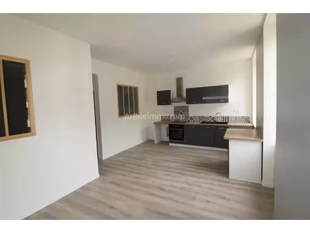 location appartement 3 pièces 49 m2 à yenne