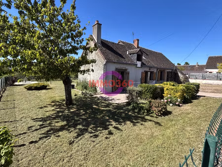 belle longère à rafraichir sur la commune de villetrun. 10 m