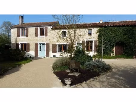 spacieuse maison de village avec grand jardin et parking