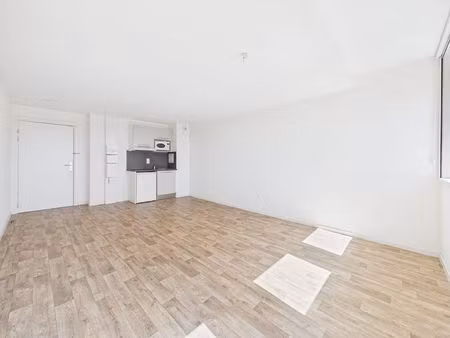 appartement 2 pièces avec vue cathédrale - libre de toute occupation