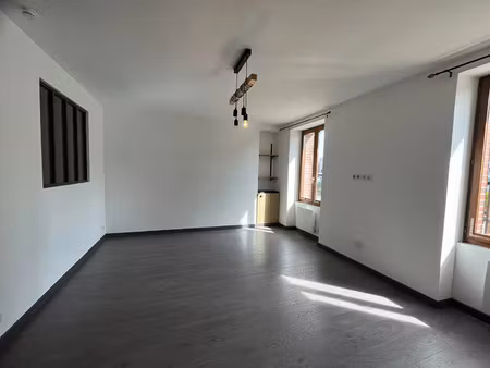 location appartement 1 pièce 42 m² à aubigny-sur-nère (18700)
