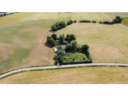belle ferme bressane à plus de 150 m des premiers voisins à 10 min de louhans