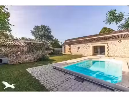 vente maison 7 pièces 275 m² à romegoux (17250)  384 000 €