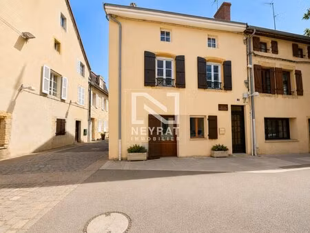 propriété de caractère au cœur de paray-le-monial – habitation et activité touristique