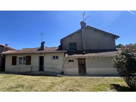 vente maison 8 pièces 141 m² à roumazières-loubert (16270)  96 300 €