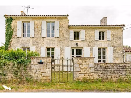 vente maison 8 pièces 180 m² à saint-romain-de-benet (17600)  280 000 €