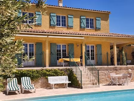 villa de luxe de 4 chambres offrant une vue imprenable