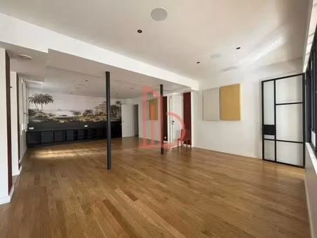 location bureaux 187 m²