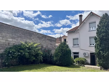 vente maison 6 pièces 166 m² à les martres-de-veyre (63730)  283 000 €