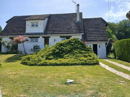 la chapelle longueville dans un environnement calme  maison de 100 m environ avec garage