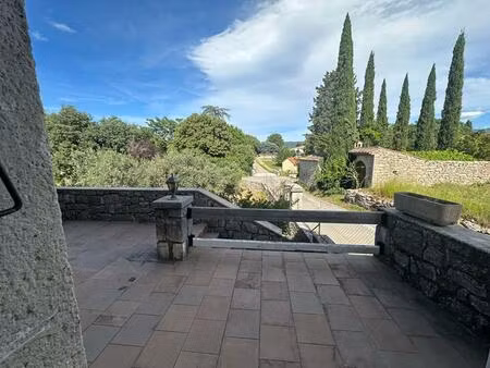 maison en pierre chandolas