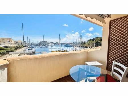 appartement avec vue imprenable sur le port de gruissan !