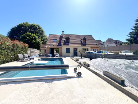 houdan 20 min - abondant maison familiale avec piscine chauf