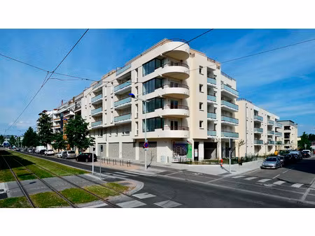 à louer – t2 meublé avec balcon  garage & cave
