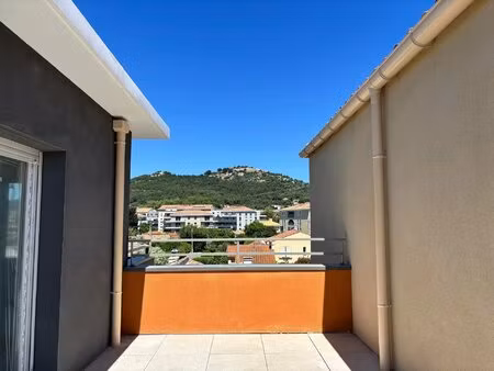 var - six fours les plages - proche centre ville - logement 5 pièces triplex concept...