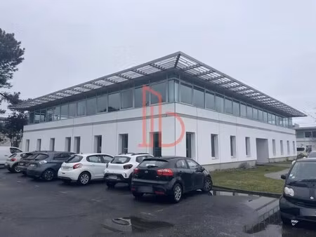 location bureaux 135 m² à 602 m²