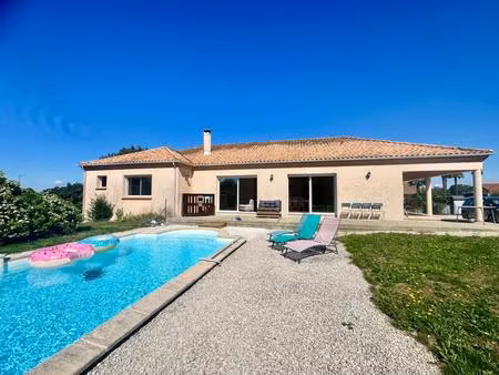 maison contemporaine avec piscine et vue sur les pyrénées