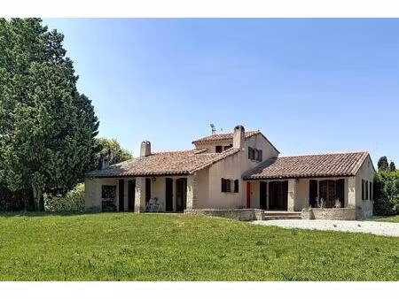 entre campagne  propriété avec piscine et potentiel équestre