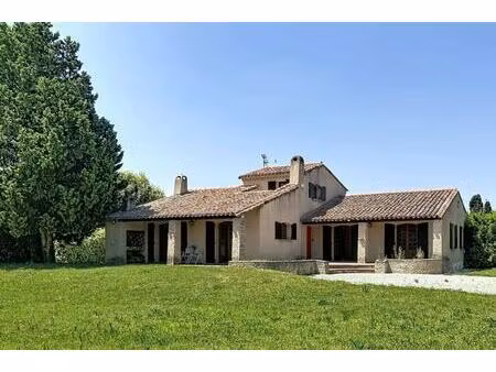 entre campagne  propriété avec piscine et potentiel équestre