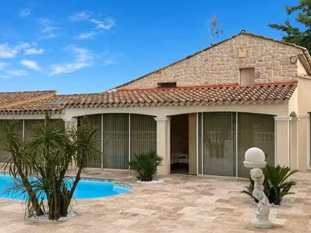 villa de charme 145 m² avec piscine  dépendance et 9 500 m² de terrain – le...