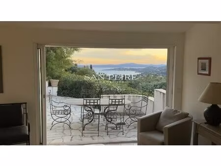 villa avec piscine et vue mer