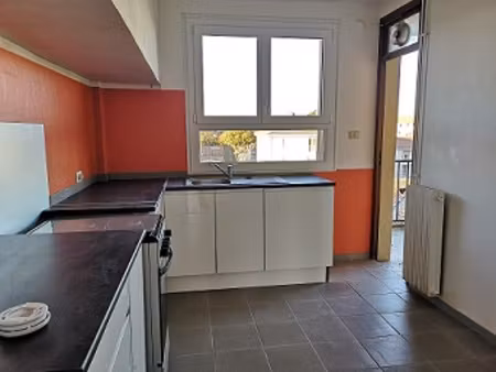 apt t3 - 80m2 - 2 balcons - cave 9m2 - parking - carcassonn