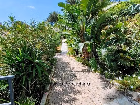 vente villa 7 pièces  vue mer  sur un terrain paysagé  piscine  secteur recherché